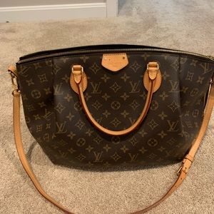 AUTHENTIC Louis Vuitton over the shoulder bag!!!!